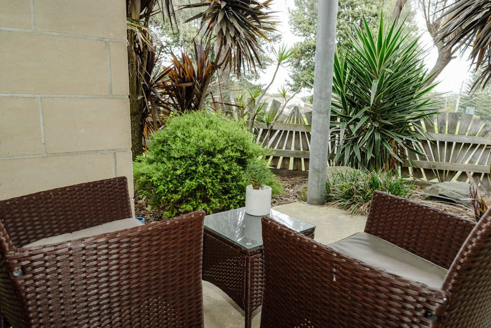 Garden patio at Portside Motel