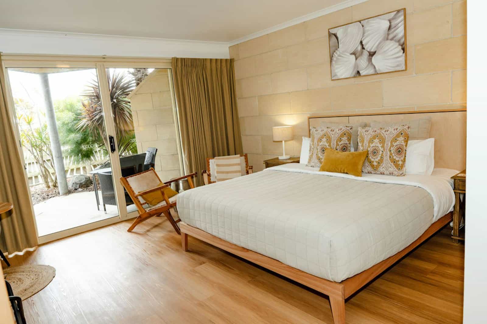 King room at Portside Motel