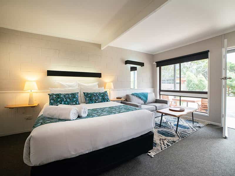 Halls Gap Motel queen deluxe room