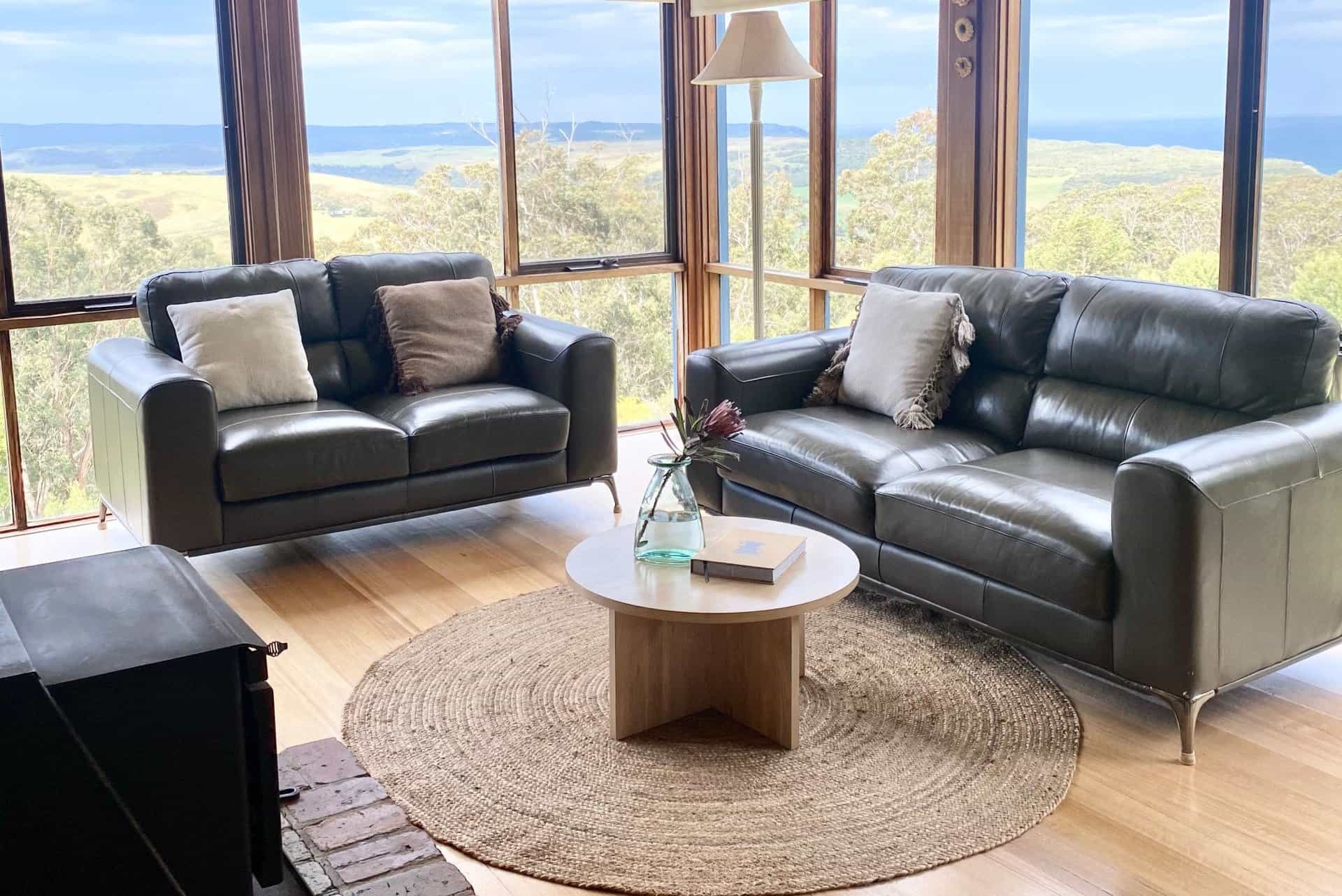 A lounge with sea views at Glenaire Cottages