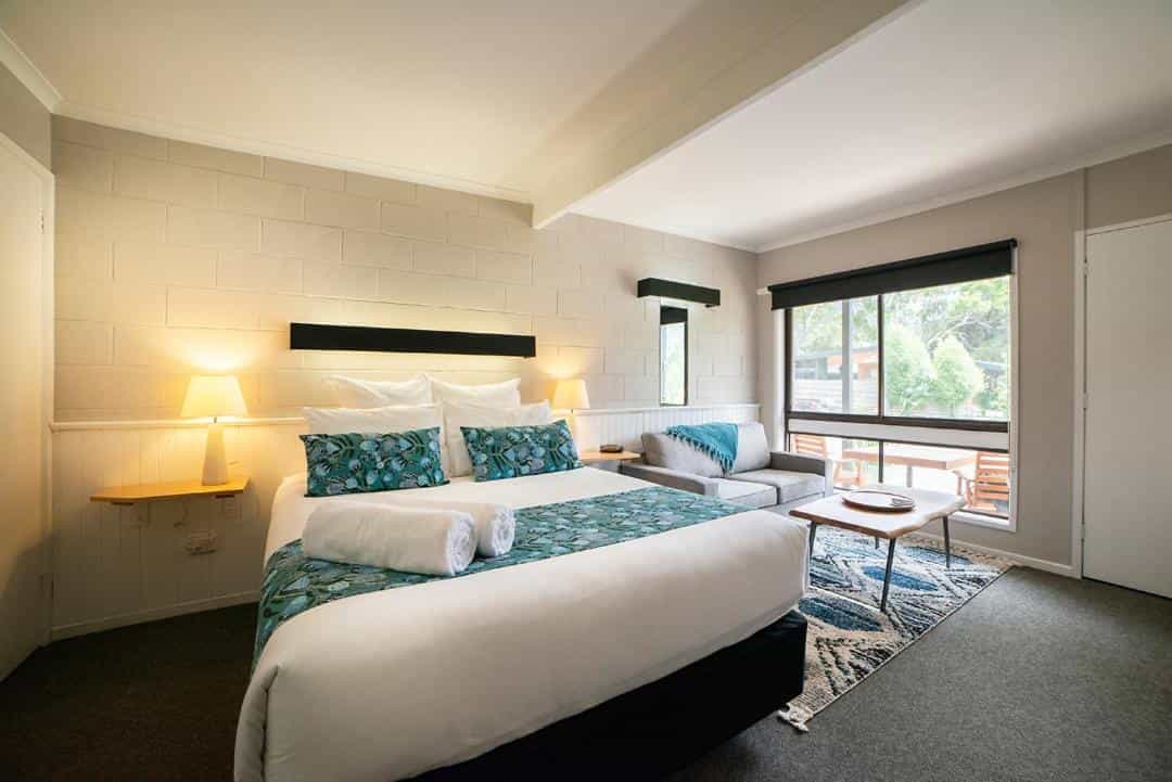 Halls Gap Motel queen deluxe room