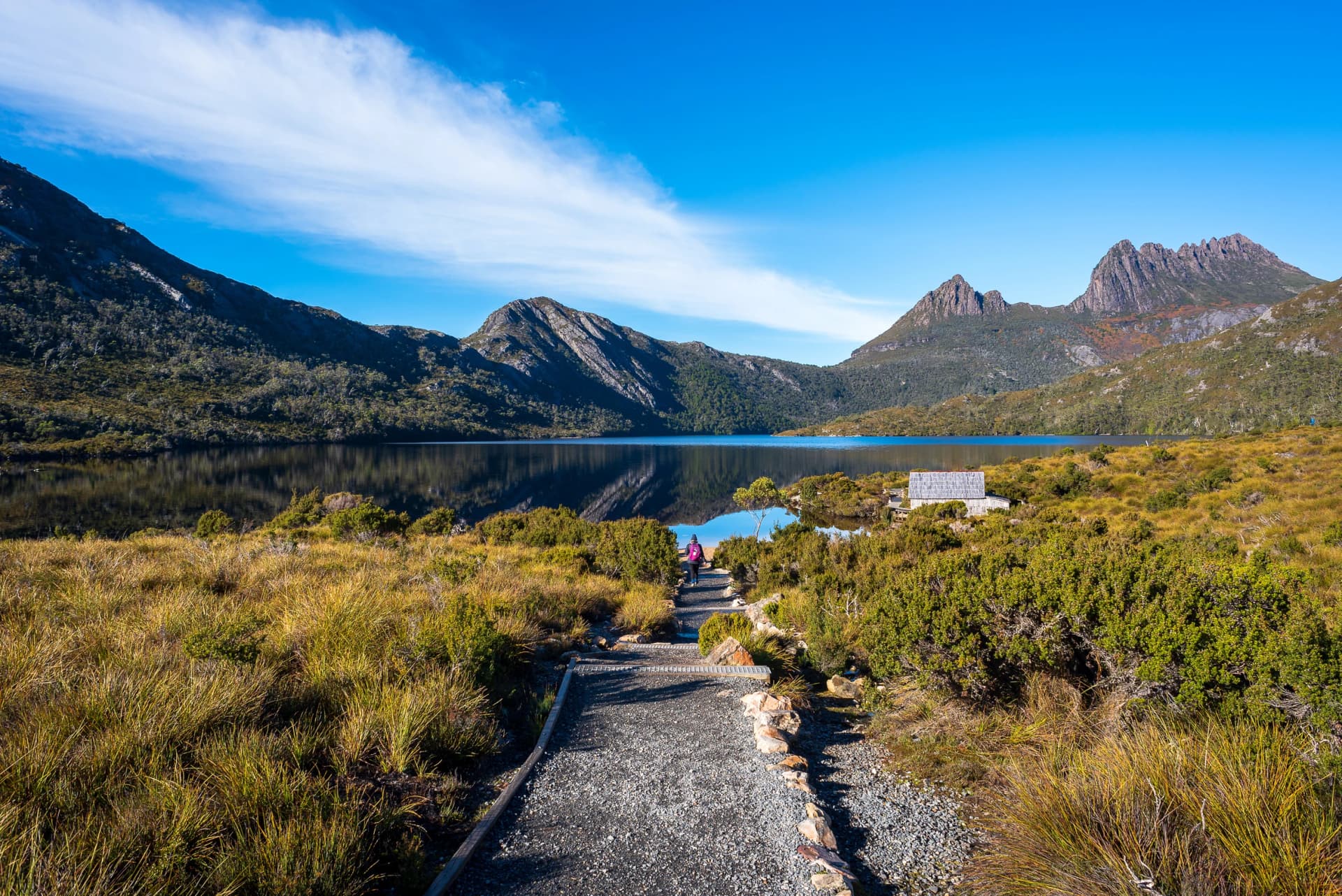 Walk toward Dove Lake below Cradle Mountain