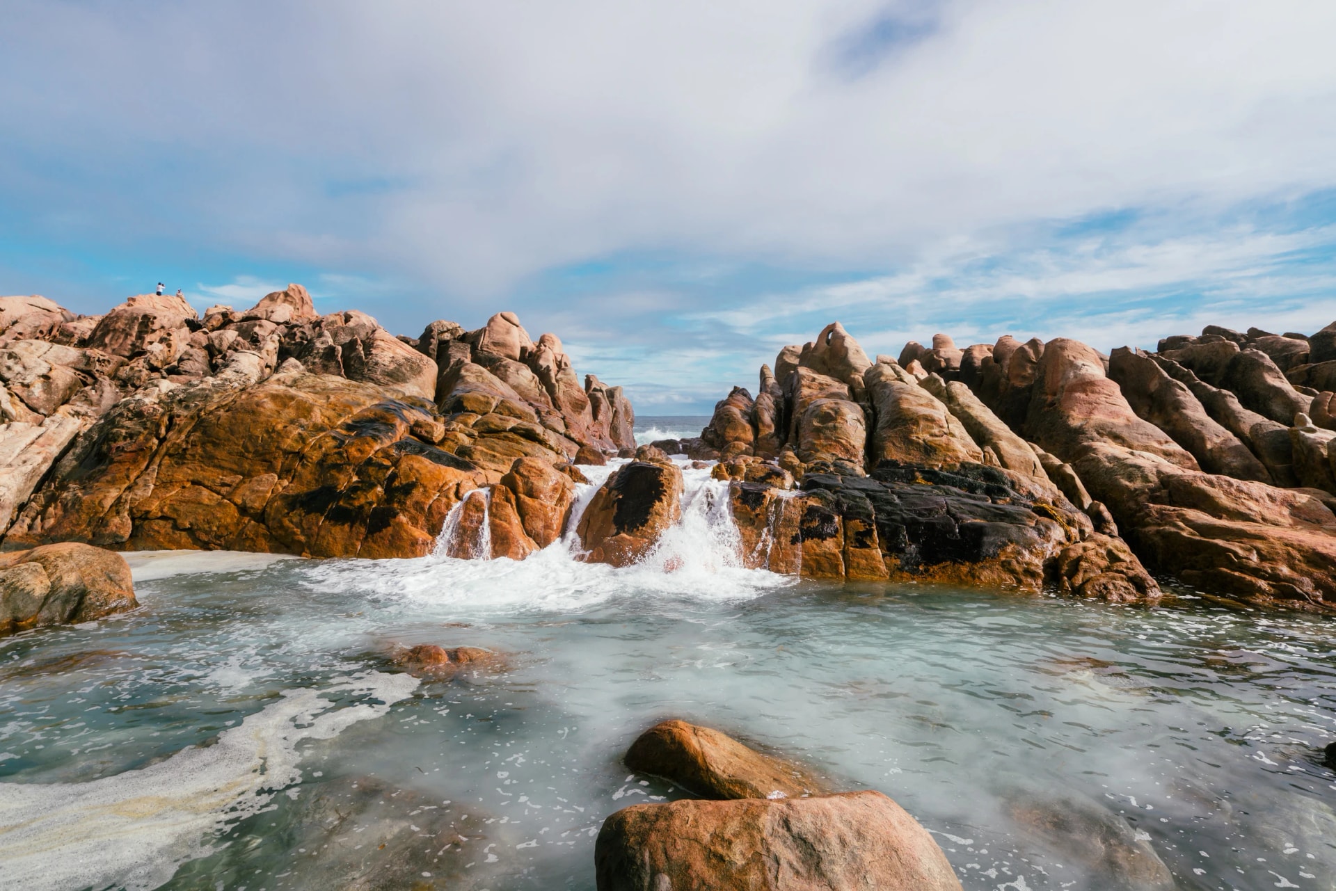 Swell breaking over the Injidup Natural Spa