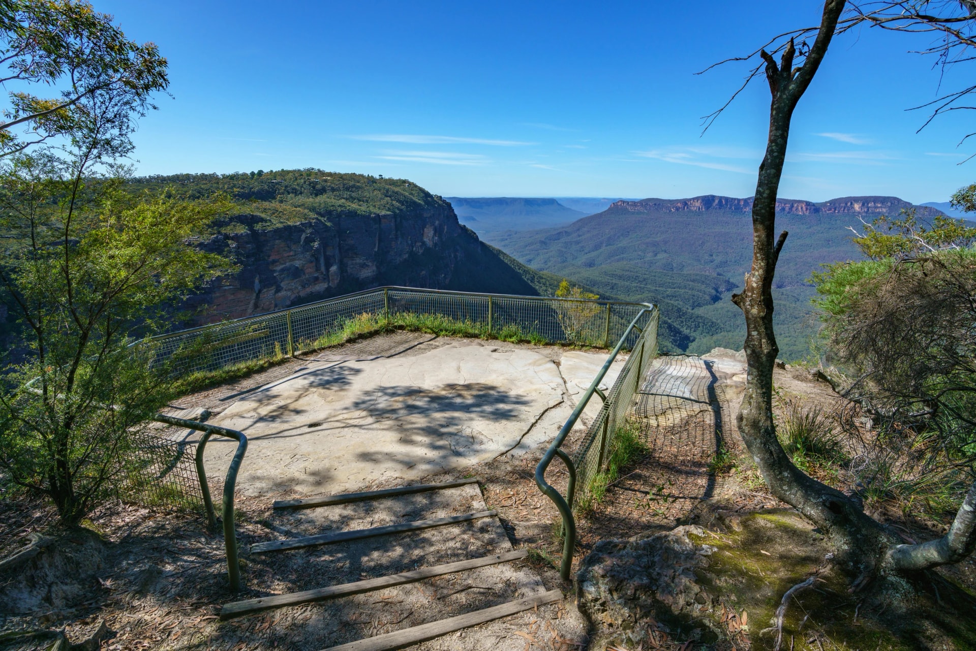 Gordon Falls Lookout above the Jamison Valley