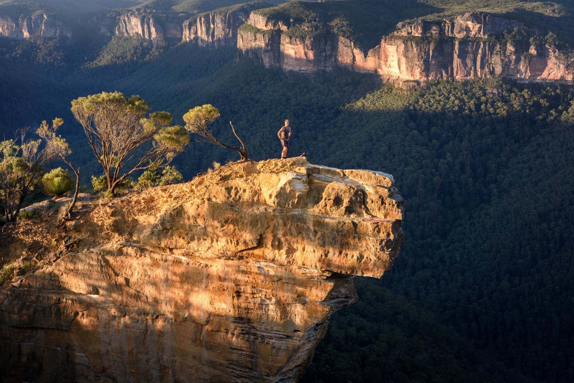 Watch the last light on Hanging Rock above the Grose Valley