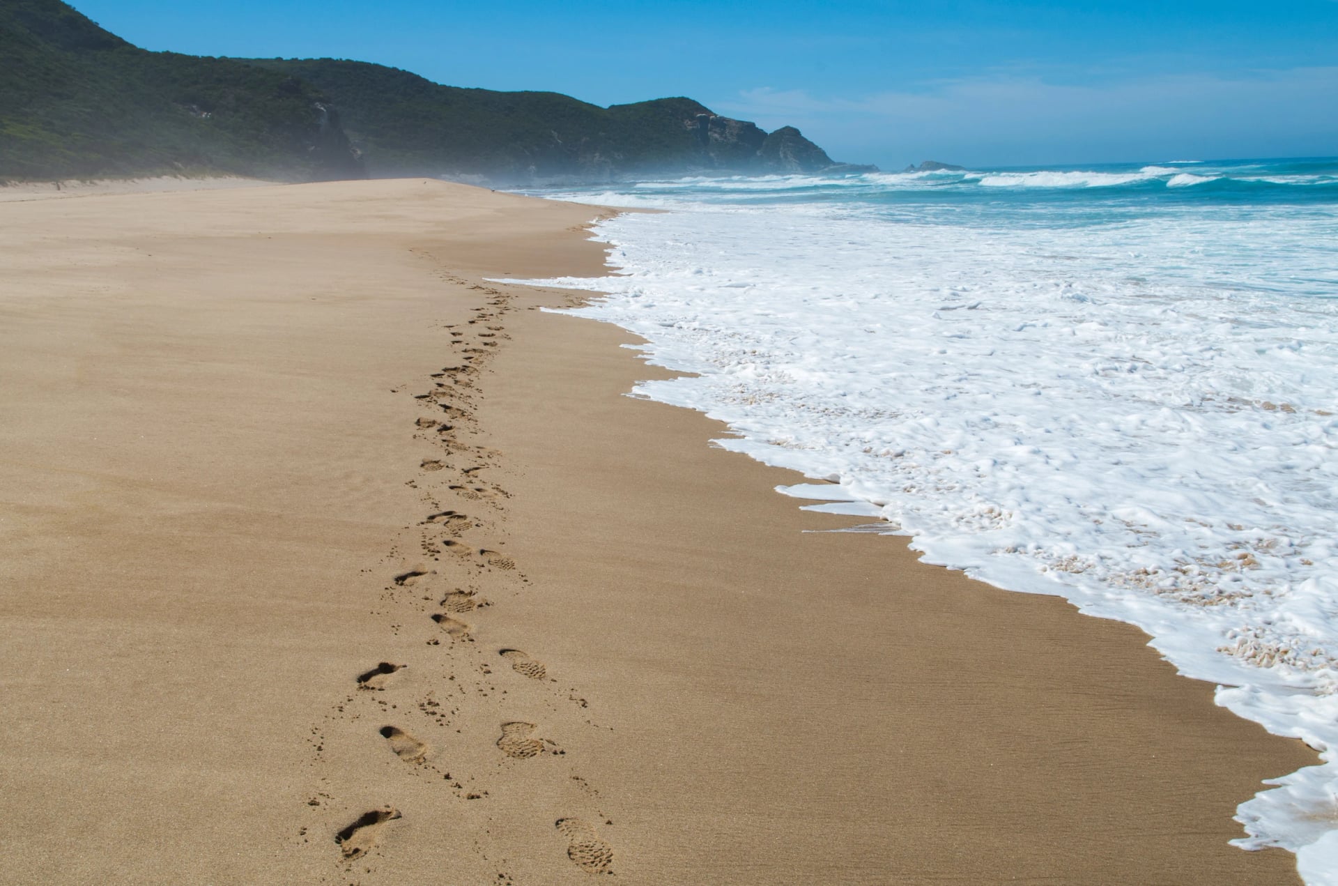 Leave footprints along the surf at Johanna Beach
